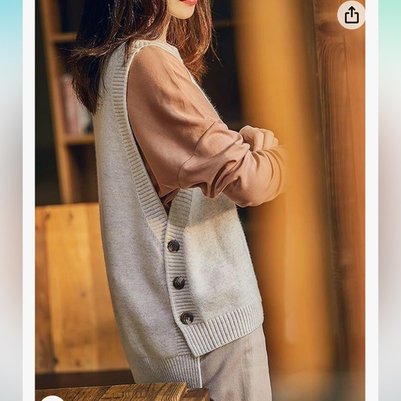 Women's Round Neck Sleeveless Pullover Ribbed Knit Sweater Vest Top. - Picture 2 of 6